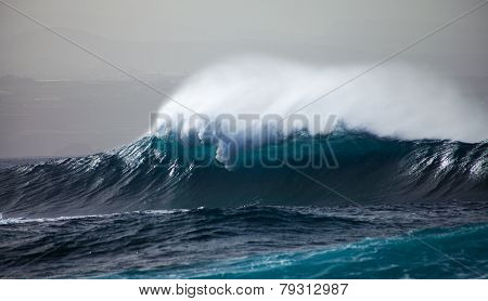 Ocean Waves Breaking
