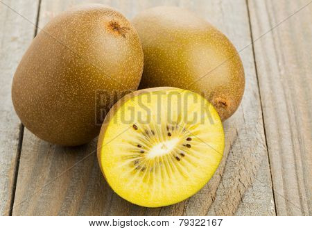 Golden Kiwifruit/ Kiwi Cut And Whole