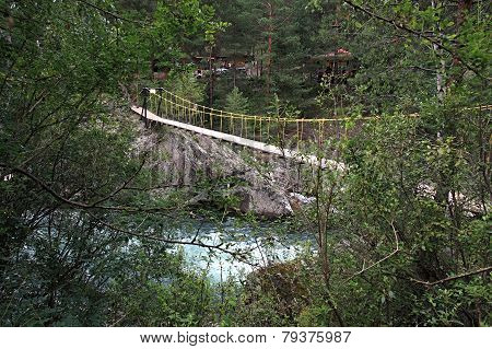 Suspended bridge for pedestrians.
