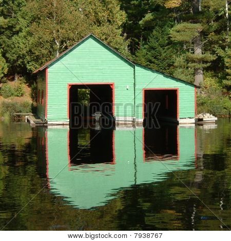 Vieux Muskoka Boathouse