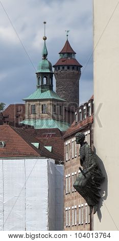 The historic center of Nuremberg. Spital-Apotheke and a monument to one of the founders.