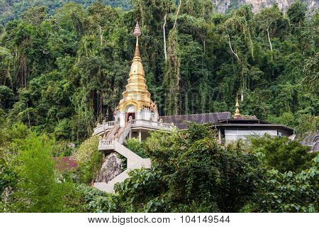 Wat Tham Pha Plong