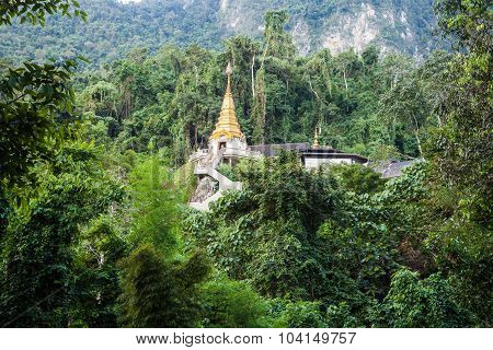 Wat Tham Pha Plong