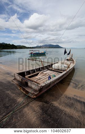 Single boat by the sea