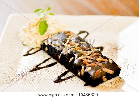Brownie  With Almond And Cream
