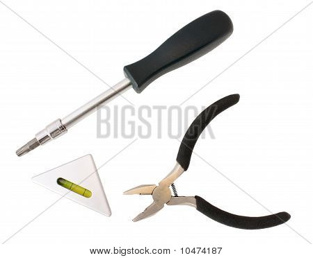 三个工具： 螺丝起子、 钳子和级别