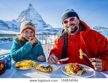 Winter, ski - skiers enjoying break for lunch