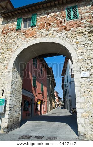 Sienské brána. Castiglione del Lago. Umbrie.