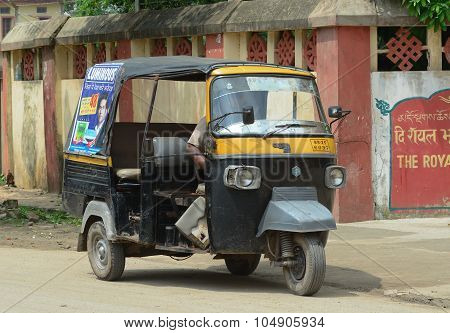 Rickshaw Three-weeler Tuk-tuk On The Street In Kolkata