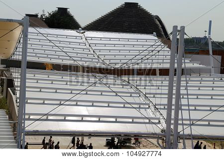 Milan, Italy - 8Th September, 2015. Expo Milan 2015. Modern Cover With Sturdy Fabrics And Steel Pole
