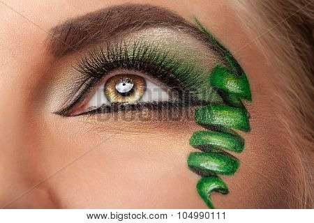 Fashion On Stage Make Up With Whirl At The Eye