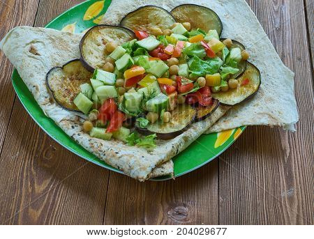 Mediterranean Chickpea Salad With Za’atar And Eggplant