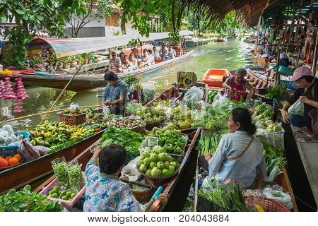 Bangkok , Thailand - August 26, 2017 : Klong Lud Mayom, The Famous Floating Market In Thailand