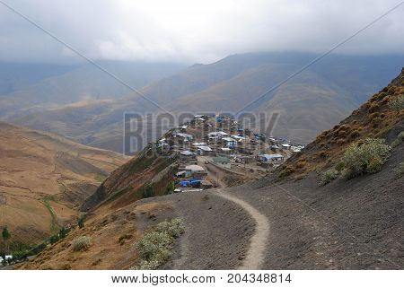 A narrow footpath connecting Xinaliq village in Azerbaijan to a cave on the northern slopes of Qizilqaya.