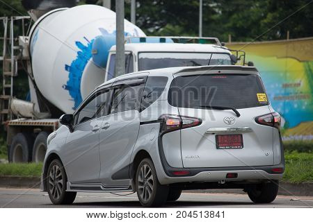 Toyota Sienta Mini Mpv Van.