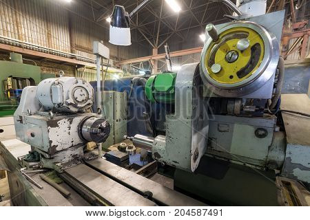 Old Internal grinding machine. Shop for metal machining.