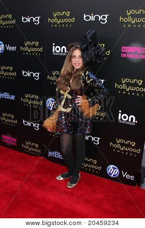 LOS ANGELES - 20 de maio: Cecilia Cassini chegando ao Young Hollywood Awards 2011 no Club Nokia em 