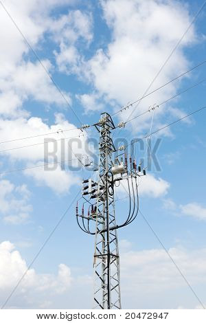 Pylon ไฟฟ้ากับหม้อแปลงไฟฟ้า