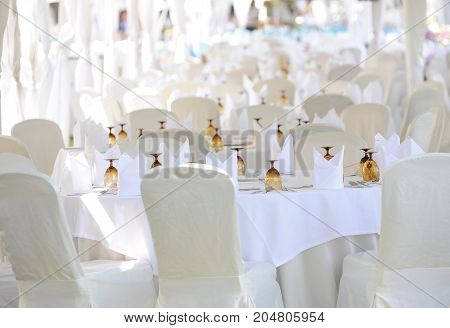 white table and chair for Outdoor Wedding