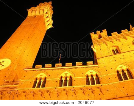 Siena por la noche