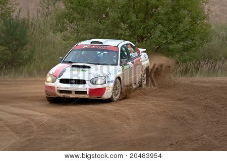 Rostov, Rusko - září 05: Uriy Volkov řídí auto Subaru Impreza během Rostov Velikiy Rusko