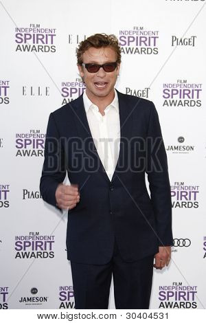 SANTA MONICA, CA - FEB 25: Simon Baker na 2012 nezávislého ducha Film Awards v únoru 25, 20