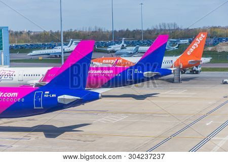 London Luton, England. Pril 2019. A View Of An Easyjet And Wizz Air Plane At Luton Airport In The Uk