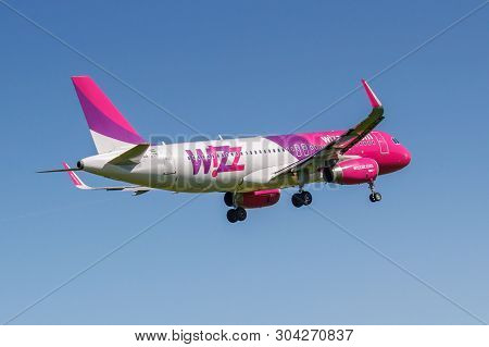 Moscow, Russia - May 19, 2019: Aircraft Airbus A320-232(wl) Ha-lyn Of Wizz Air Airline Landing At Vn