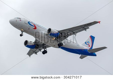 Moscow, Russia - March 17, 2019: Aircraft Airbus A320-214 Vq-bdm Of Ural Airlines Going To Landing A