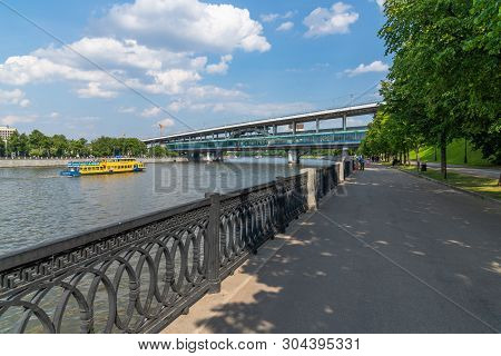 Moscow, Russia -may 28.2019. Vorobyevskaya Embankment - Traditional Place For Walking Of Citizens