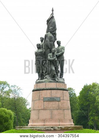 Monument To The Heroes Of Krasnodon Ekateringof Park In Saint Petersburg Russia August 2018