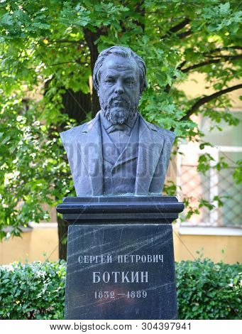 A Monument To Botkin Mirgorodskaya Ulitsa Saint Petersburg Russia August 2017