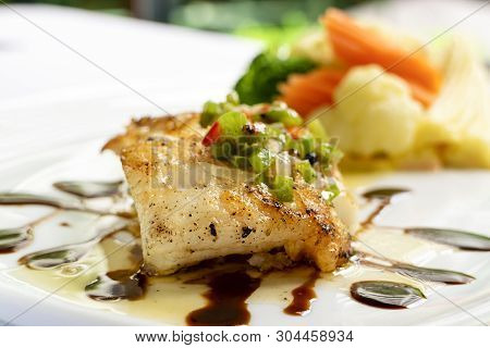Grilled Snapper Fish Steak With Vagetable : Healthy Lunch Grilled Snapper Fish Fillet With Fresh Sal