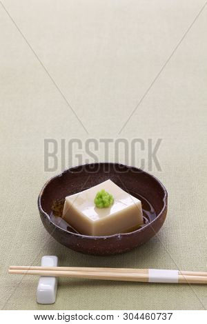 homemade sesame tofu, gomma dofu,  japanese traditional vegan cuisine.
goma dofu is made from three simple ingredients : ground sesame paste, water and kuzu powder.