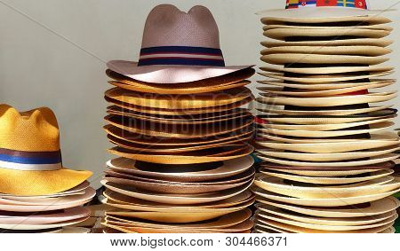 Big Group Of Authentic Panama Hats Or Paja Toquilla Hats, Weaving From Straw, At Craft Market In Cue