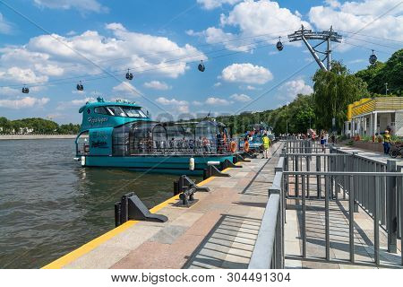 Moscow, Russia -may 28.2019. Cityscape With Vorobyevy Gory Pier And Cable Car