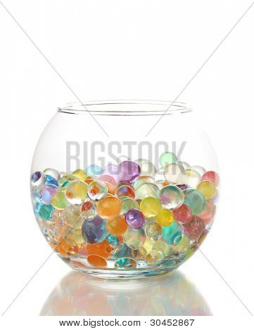 Farve hydrogel i vase isoleret på hvid