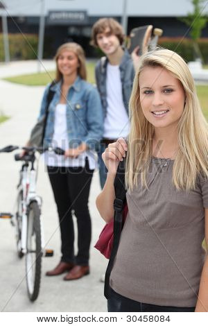 Nuoria menossa Kotisivu