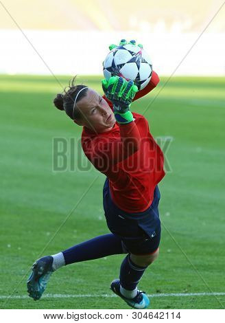 Kyiv, Ukraine - May 23, 2018: Goalkeeper Pauline Peyraud-magnin Of Olympique Lyonnais In Action Duri