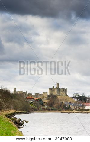 Warkworth slot over floden Coquet
