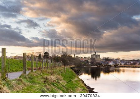 Skyer Over Warkworth Castle