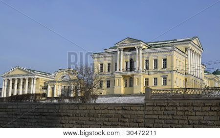 Manor Rastorgueva - Kharitonov
