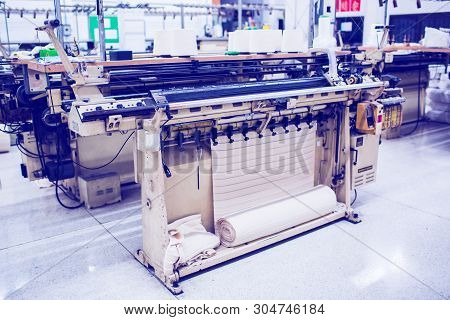 Textile Factory In Spinning Production Line And A Rotating Machinery And Equipment Production Compan