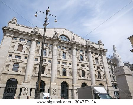 Milan, Italy - May 25, 2019: Mezzanotte Palace Facade And Middle Finger Sculpture In Milan Stock Exc