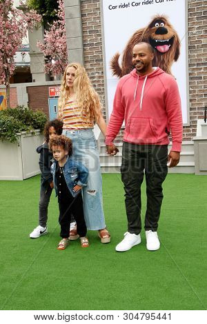 LOS ANGELES - JUN 2:  CaCee Cobb, Donald Faison, children Rocco and Wilder at the 
