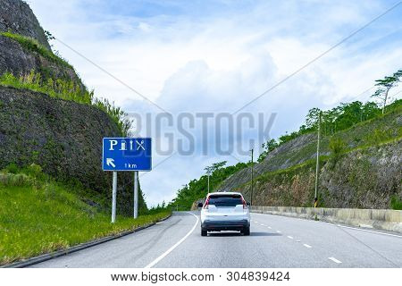 Rest Stop Ahead Street Sign/signage On Dual Carriageway Highway/ Motorway Where Vehicles Drive On Le