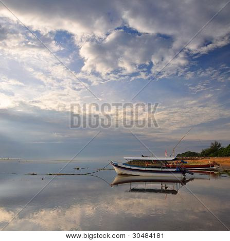 Bali skleněné dno člunu vertikální Panorama, Indonésie.