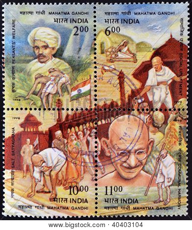 Indie - około 1998: Cztery znaczki poświęcony Mahatma Gandhi około 1998