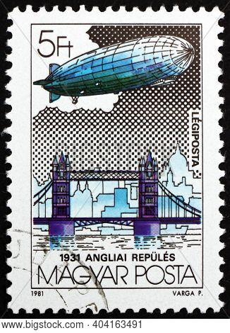 Hungary - Circa 1981: A Stamp Printed In Hungary Shows Graf Zeppelin Over Tower Bridge, England, Cir