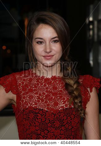 LOS ANGELES - JAN-28: SHAILENE WOODLEY Ankunft Director's Guild Awards 2012 am 28 Januar 201